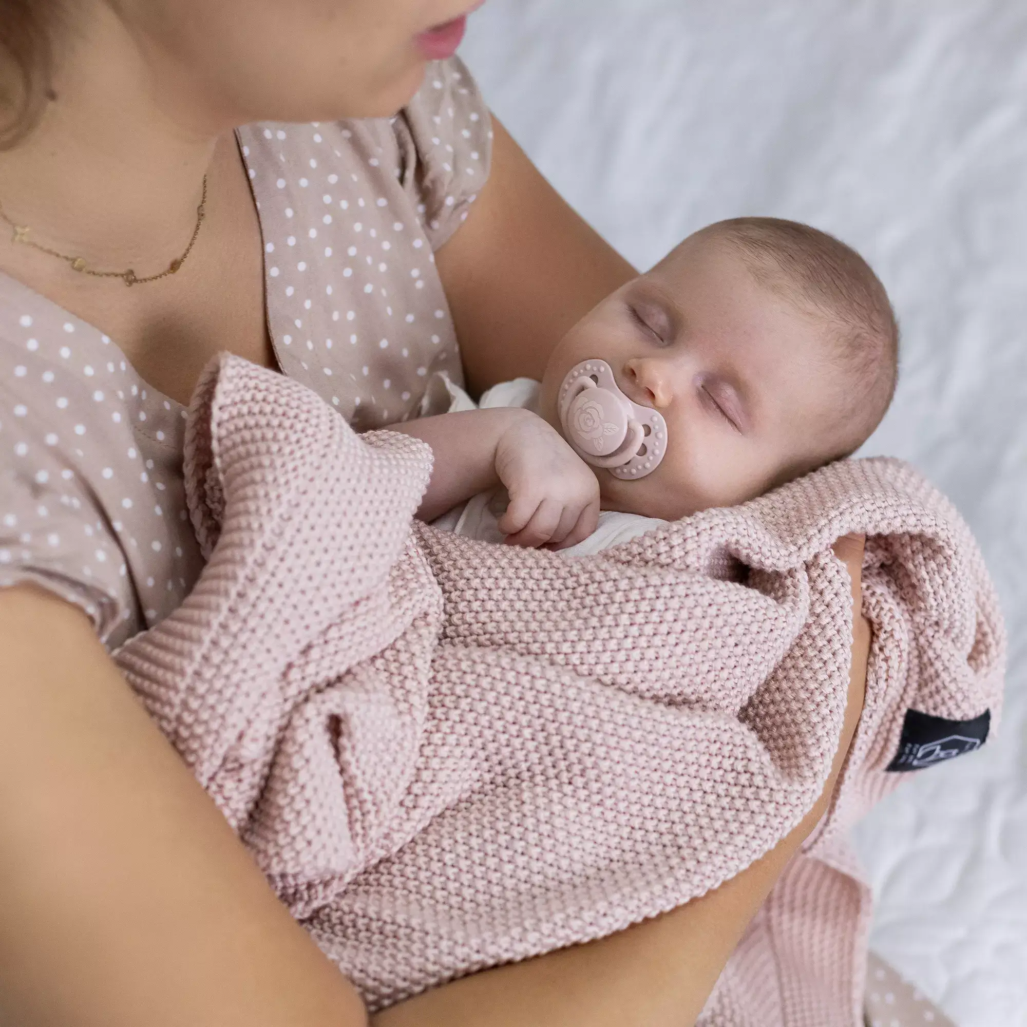 Kocyk bawełniany z dzianiny dla niemowląt - blog helloskarbie.pl