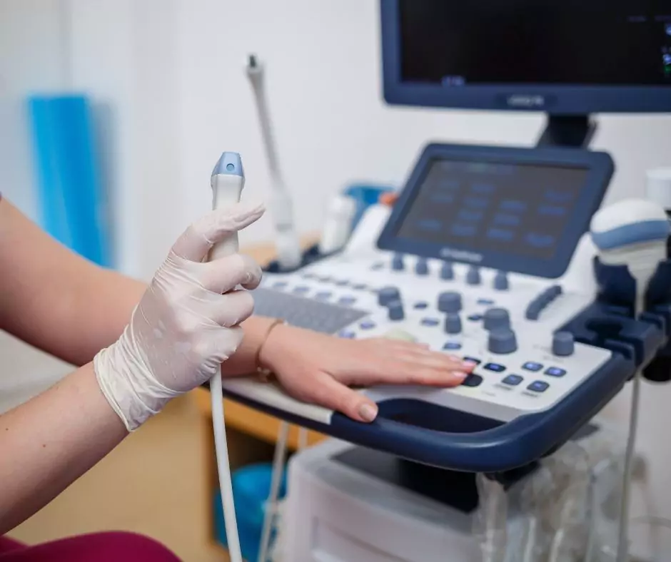 Badania prenatalne w ciąży po 35 roku życia - blog helloskarbie.pl