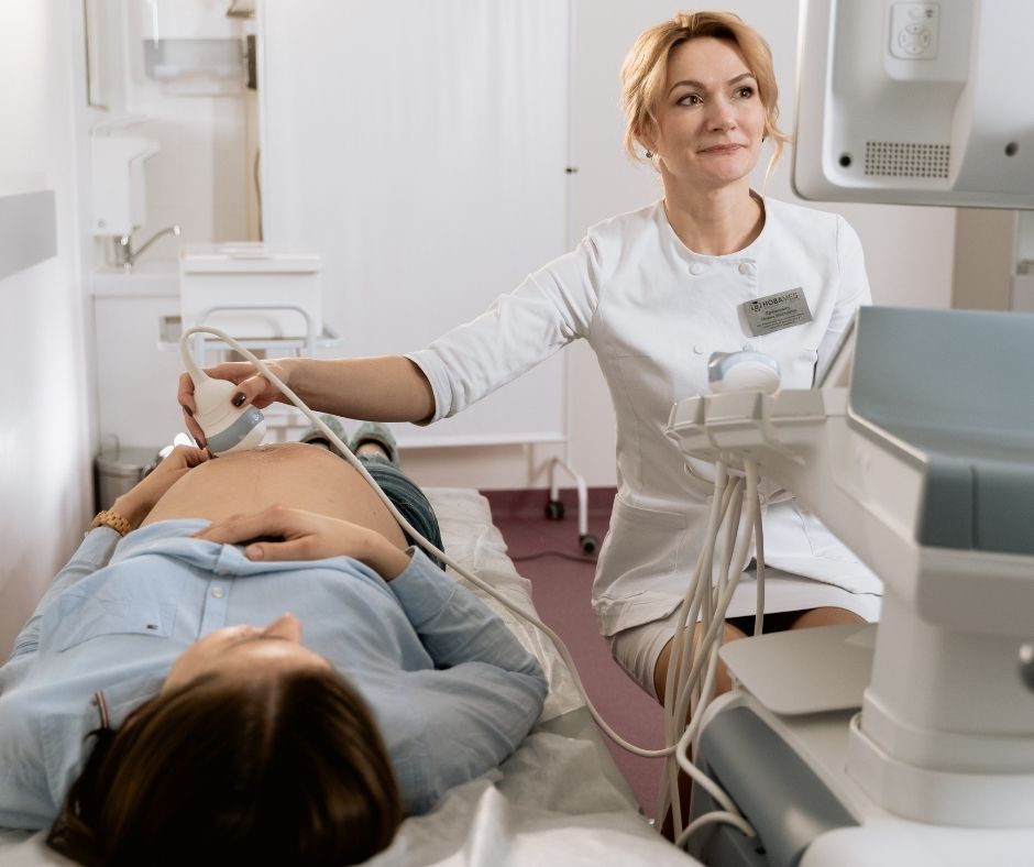 Jakie badania dodatkowe wykonać przy ciąży bliźniaczej - blog helloskarbie.pl