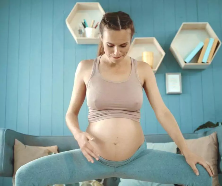 Rodzaje ćwiczeń na pozbycie się mdłości w ciąży - blog helloskarbie.pl