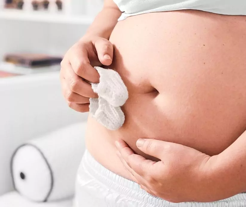 Kiedy widać ciążowy brzuszek - blog helloskarbie.pl