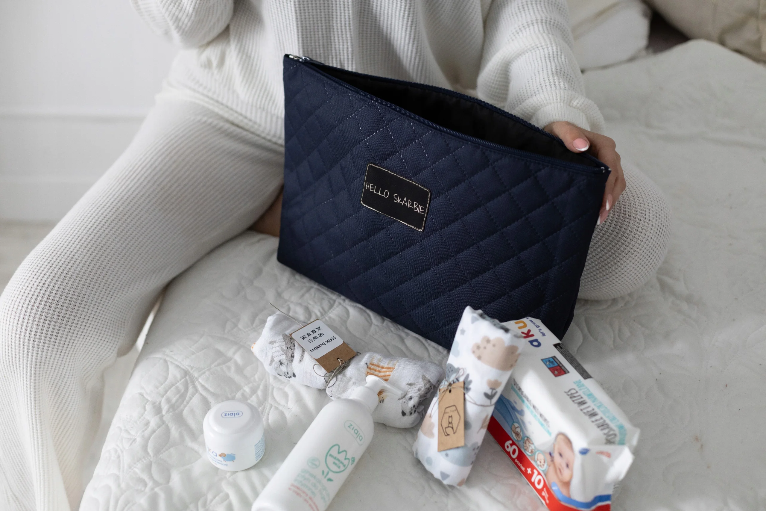 Kosmetyczka do szpitala granatowa dla mam dziecka poród wyprawka