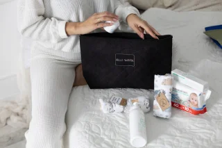 Kosmetyczka do szpitala czarna dla mam dziecka poród wyprawka