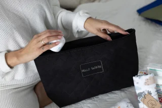 Kosmetyczka do szpitala czarna dla mam dziecka poród wyprawka