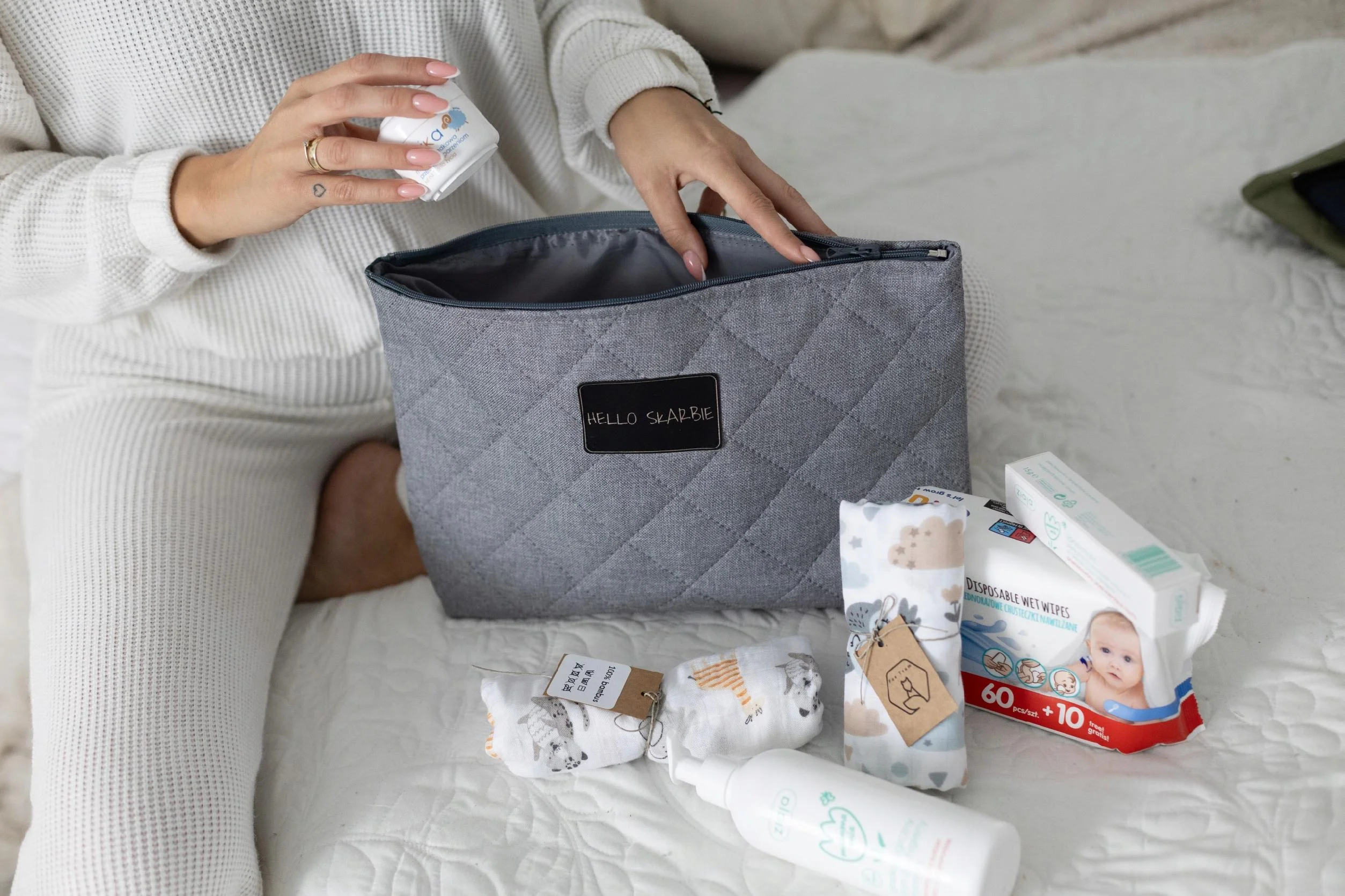Kosmetyczka do szpitala szara dla mam dziecka poród wyprawka